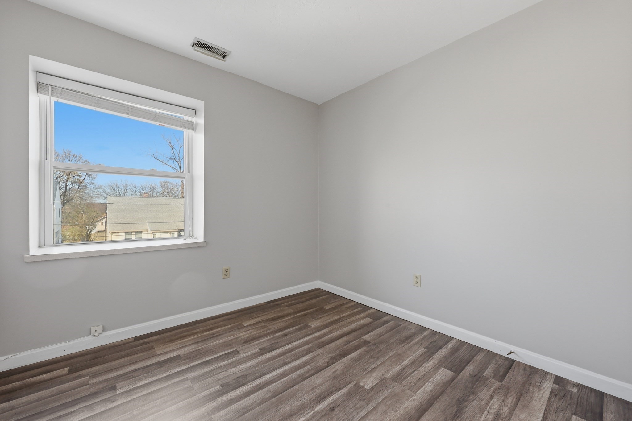 21 Middlesex Avenue # 305 Property Photo 15
