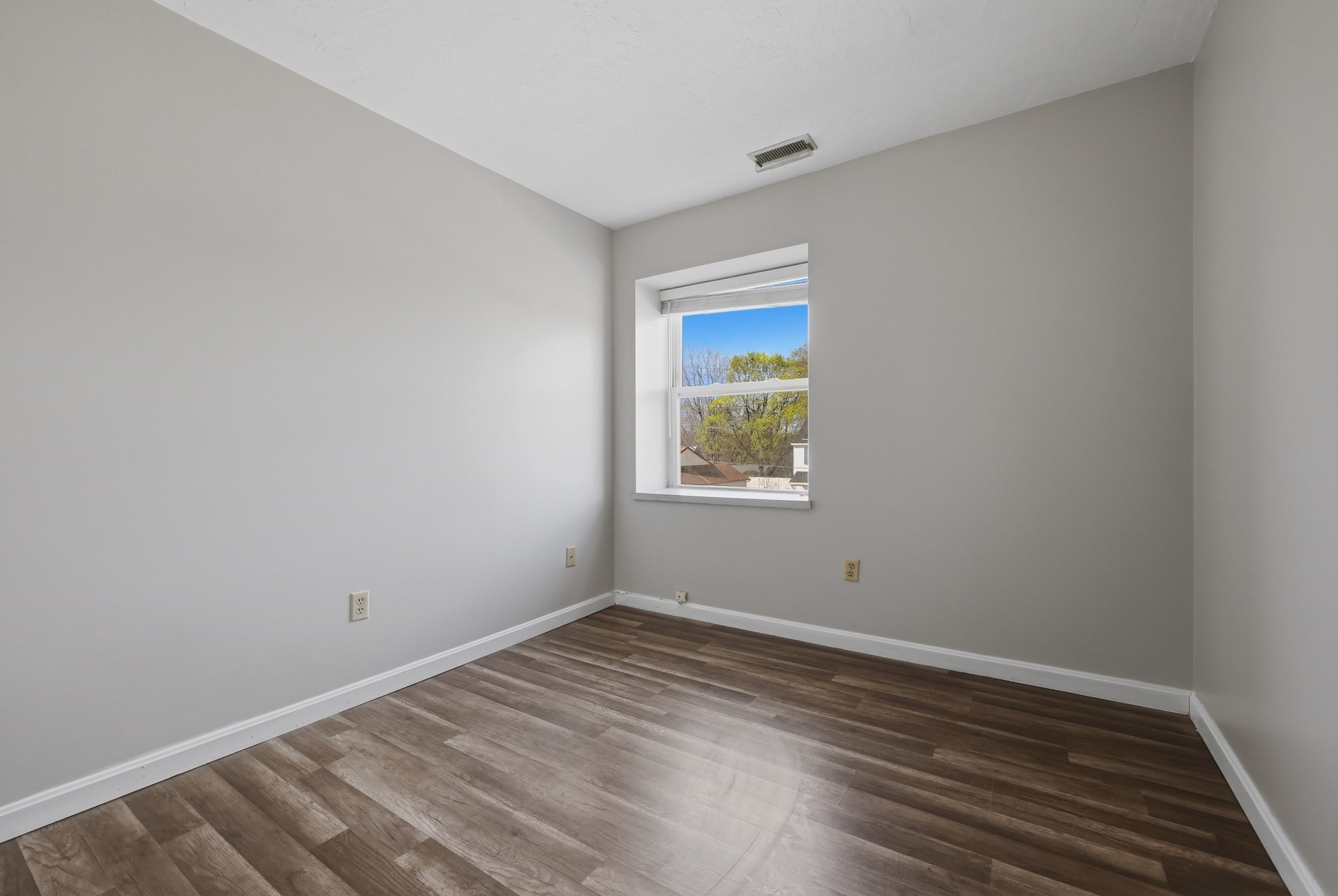 21 Middlesex Avenue # 305 Property Photo 19