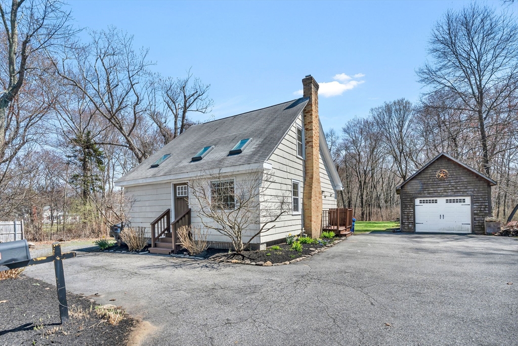 478 Fall River Ave Property Photo 1