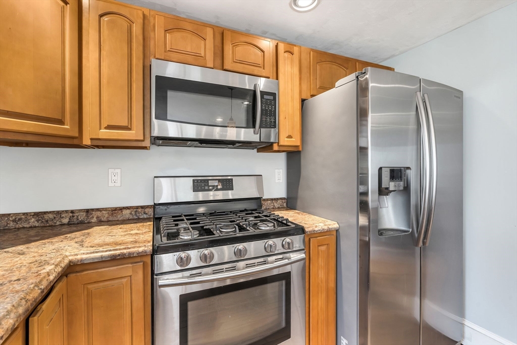 478 Fall River Ave Property Photo 4
