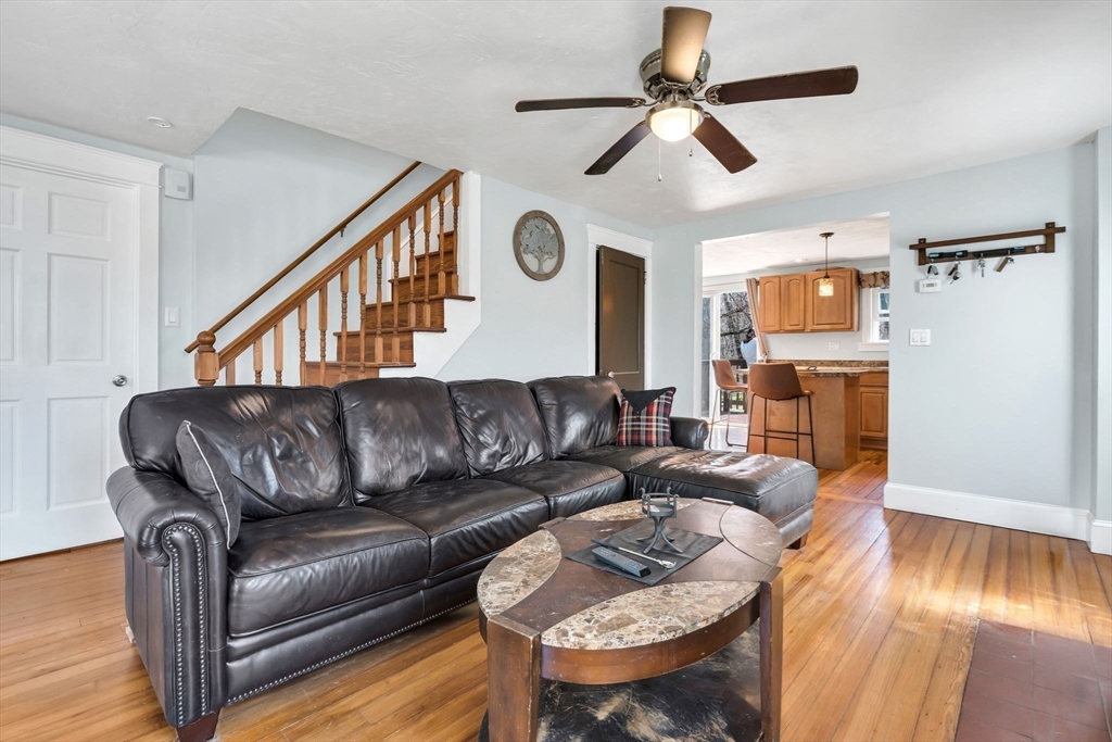 478 Fall River Ave Property Photo 7