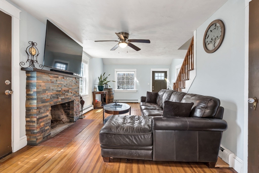 478 Fall River Ave Property Photo 9