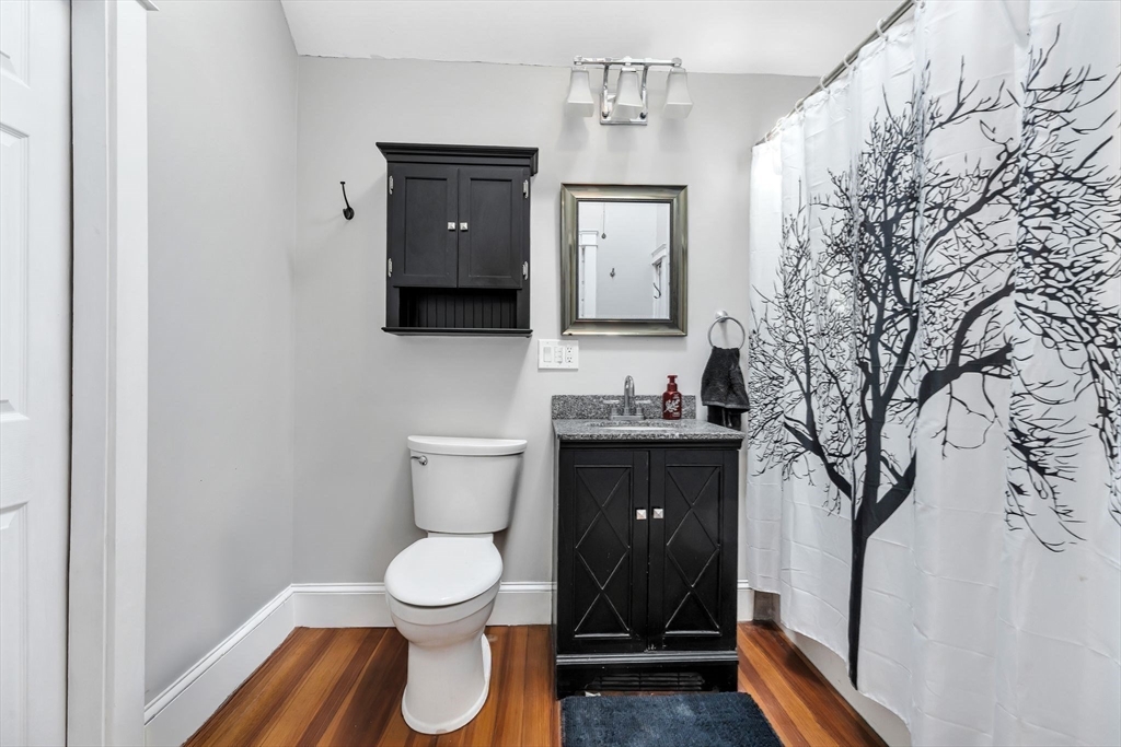 478 Fall River Ave Property Photo 16