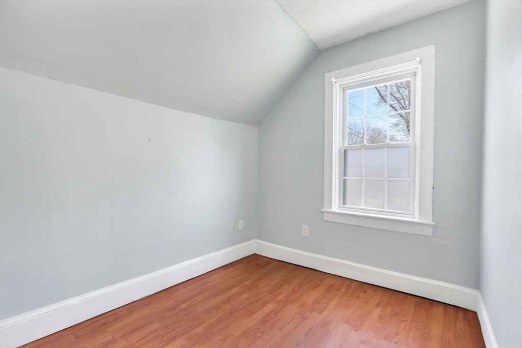 478 Fall River Ave Property Photo 17
