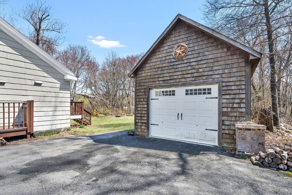 478 Fall River Ave Property Photo 21
