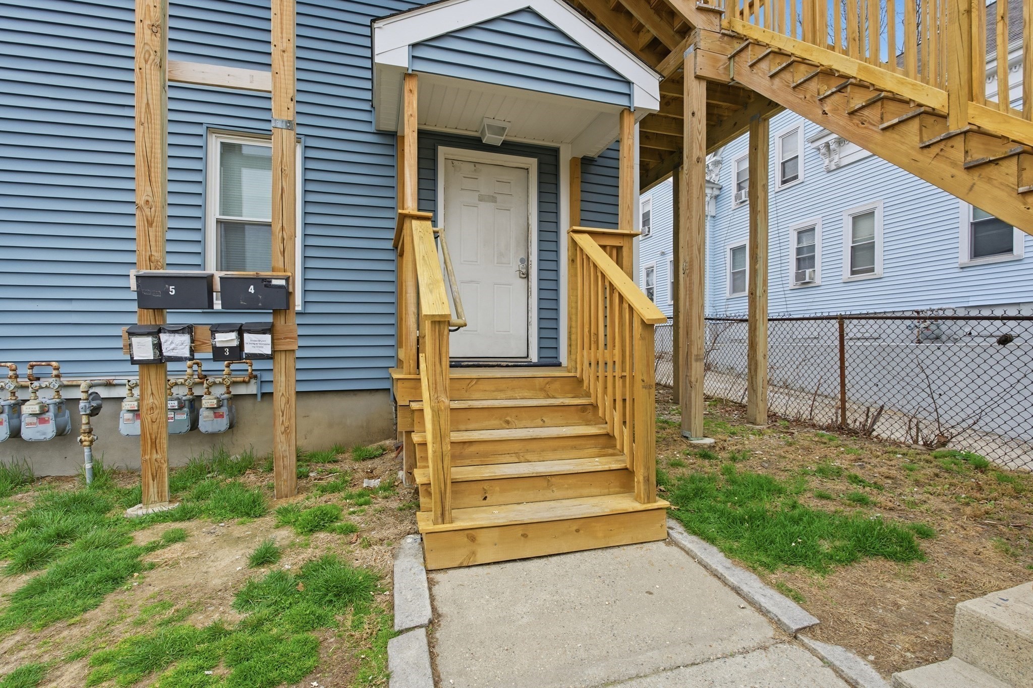 34 Irving St Property Photo 4