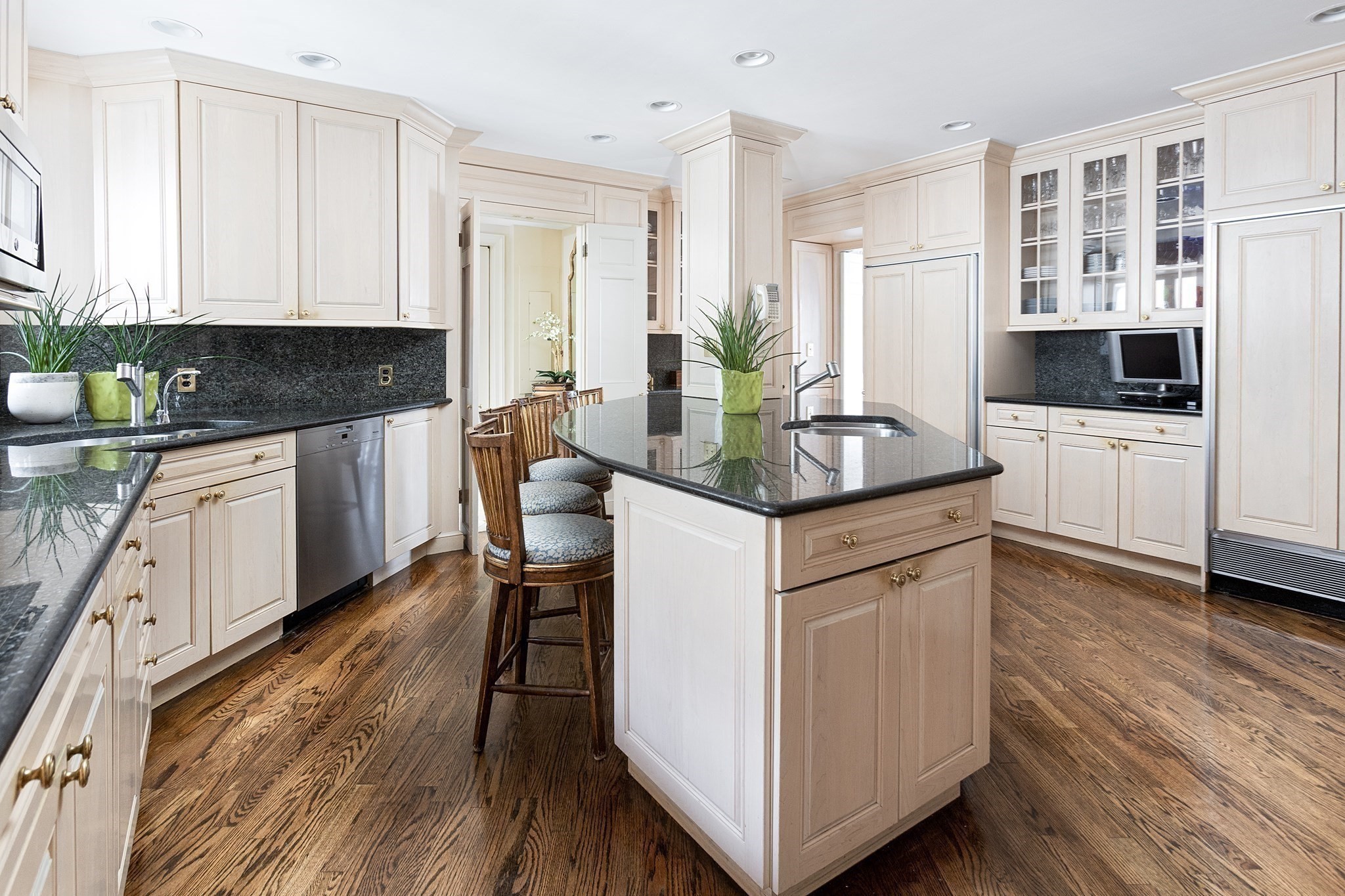 274 Beacon Street Ph Property Photo 8