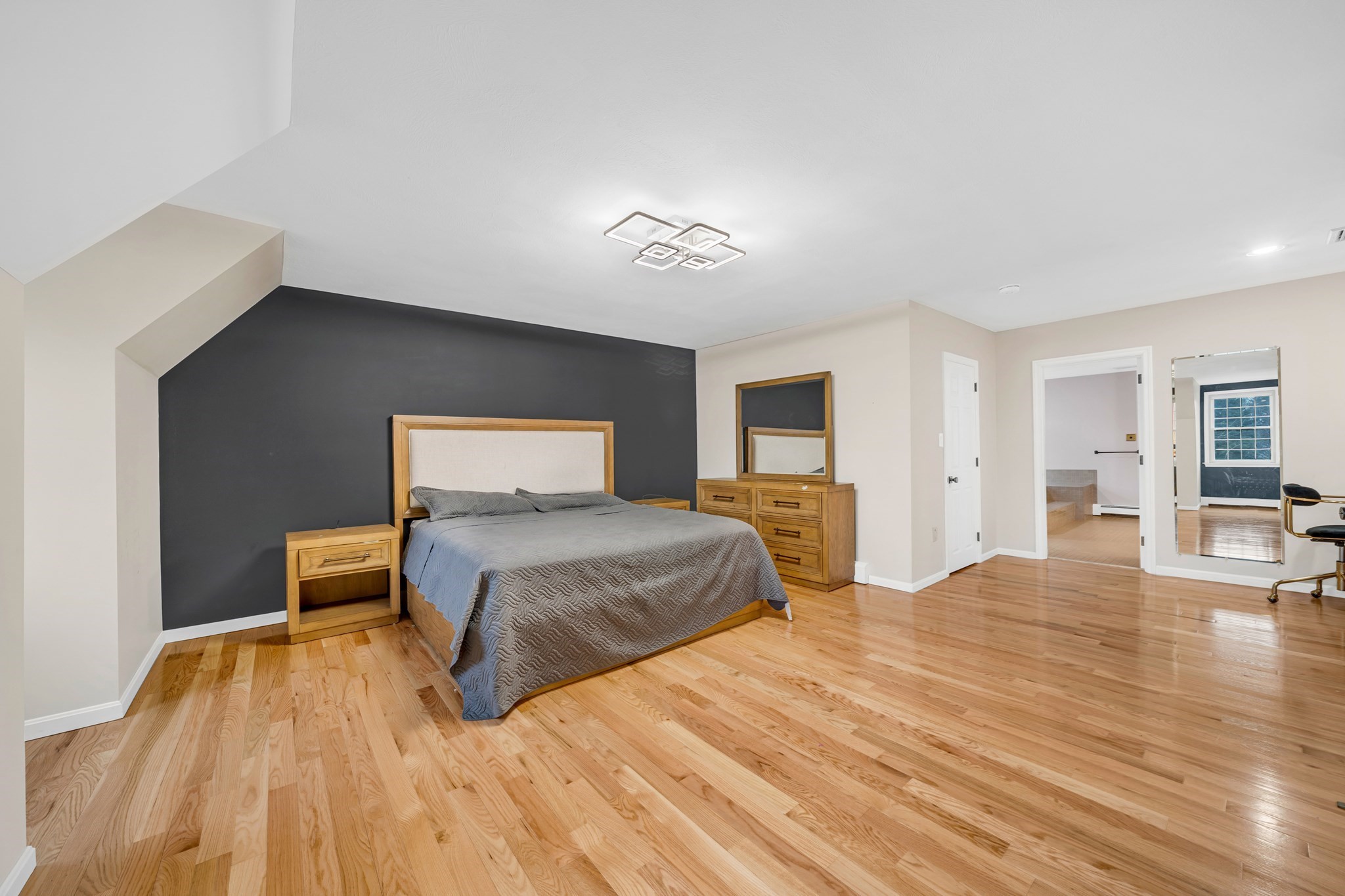 5 Bedros St Property Photo 15