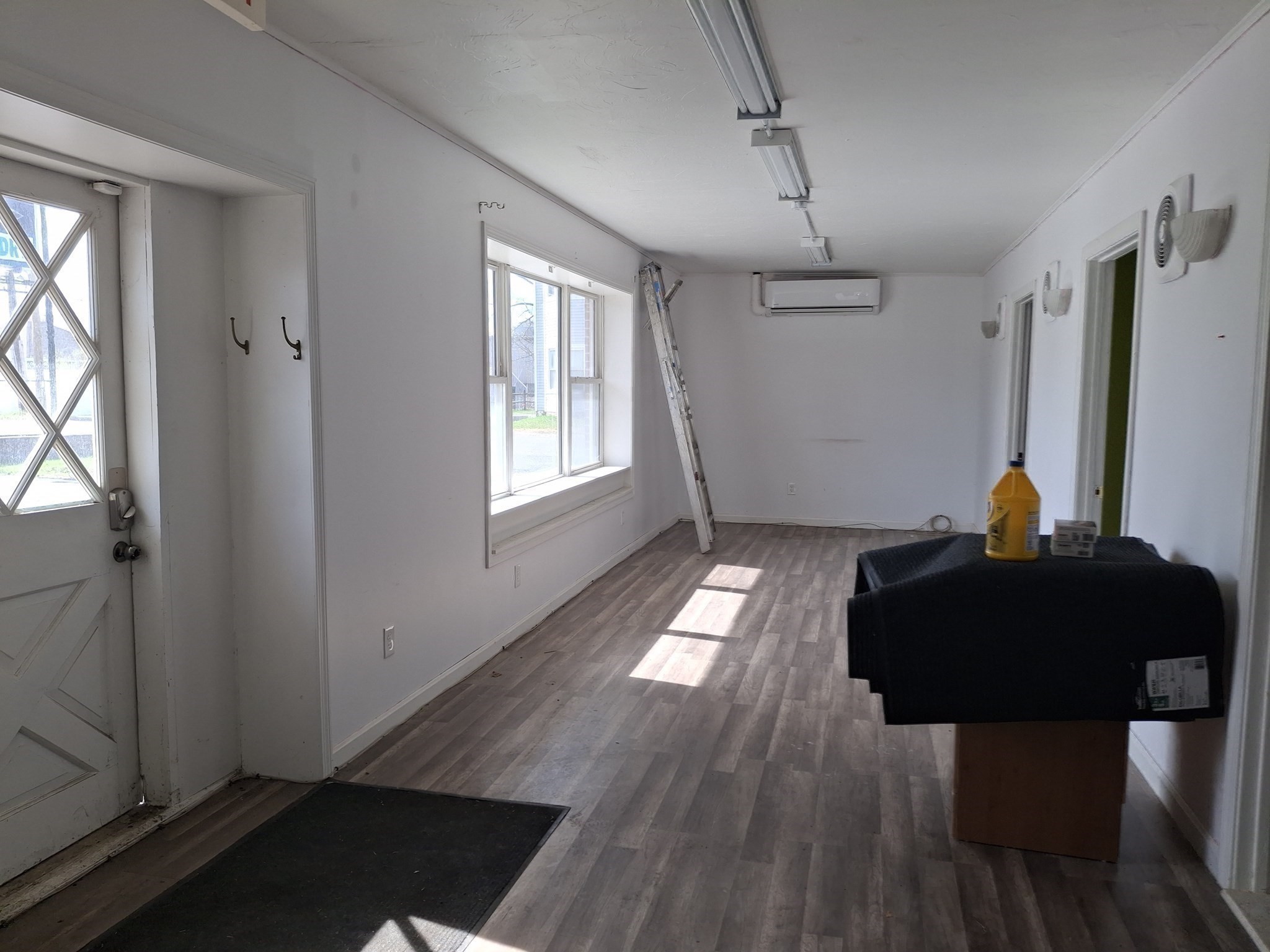 181 E Main St Property Photo 12