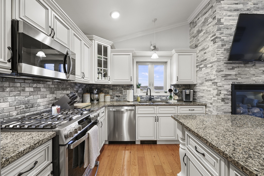 200 Narragansett Ave Property Photo 8