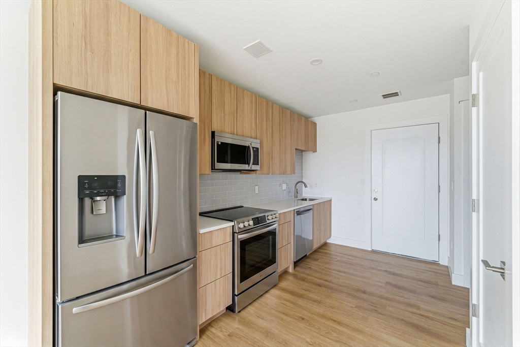 1035 Commonwealth Ave # 305 Property Photo 1