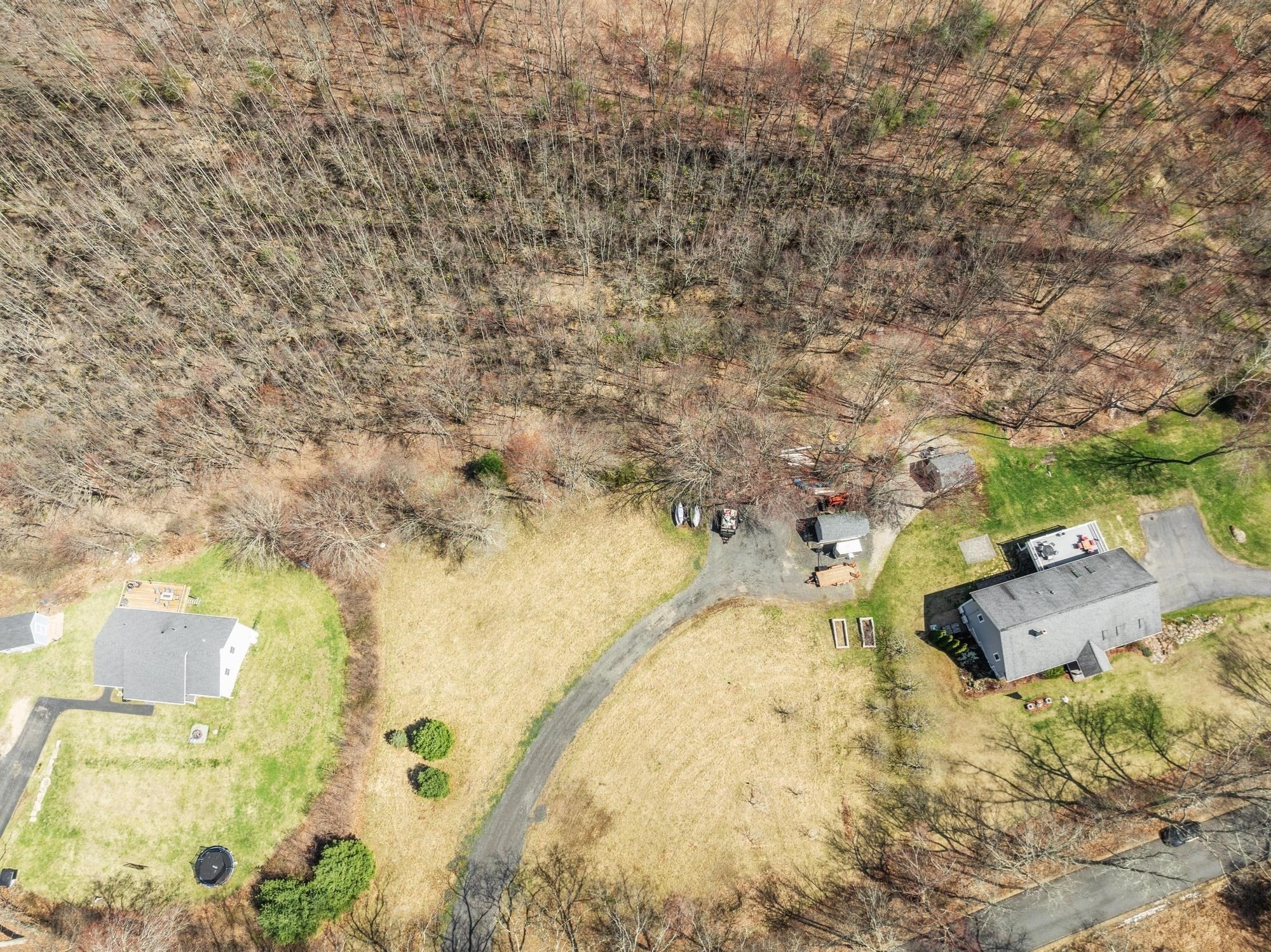 32 Town Farm Rd Property Photo 2