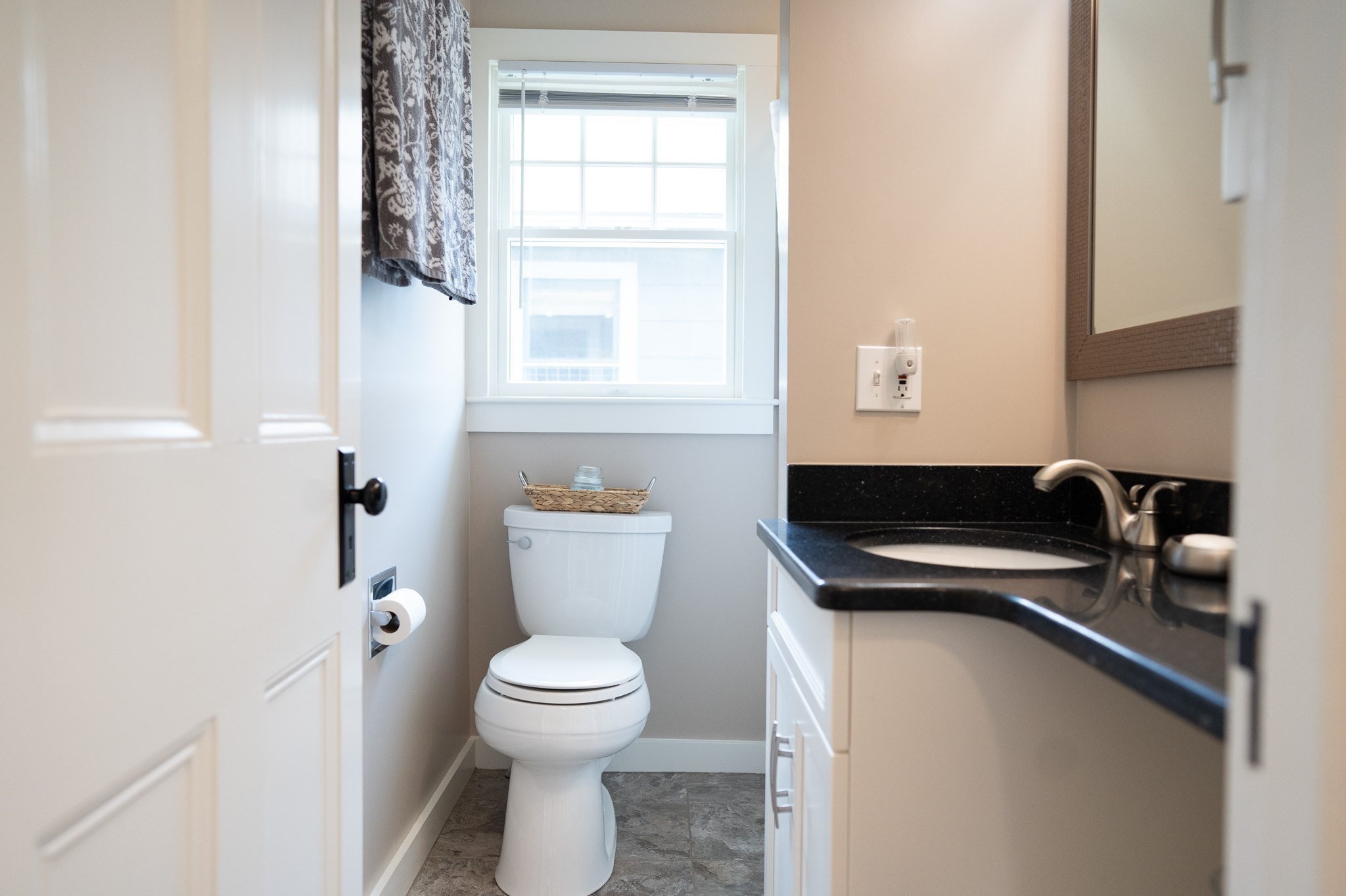10 Essex Pl Property Photo 12