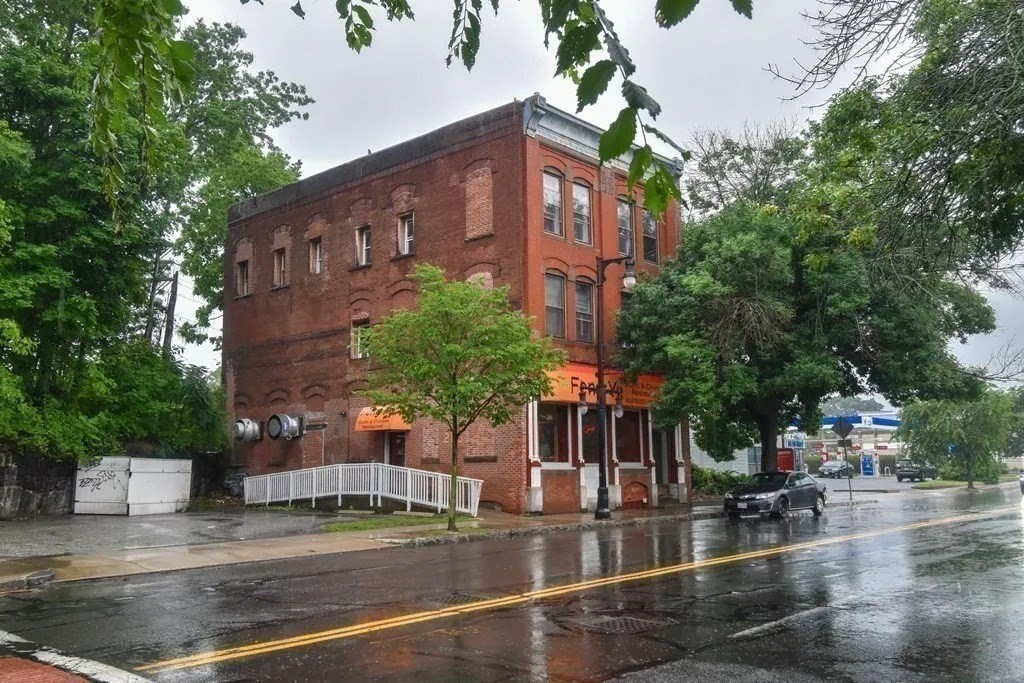 205 Elm St Property Photo 1