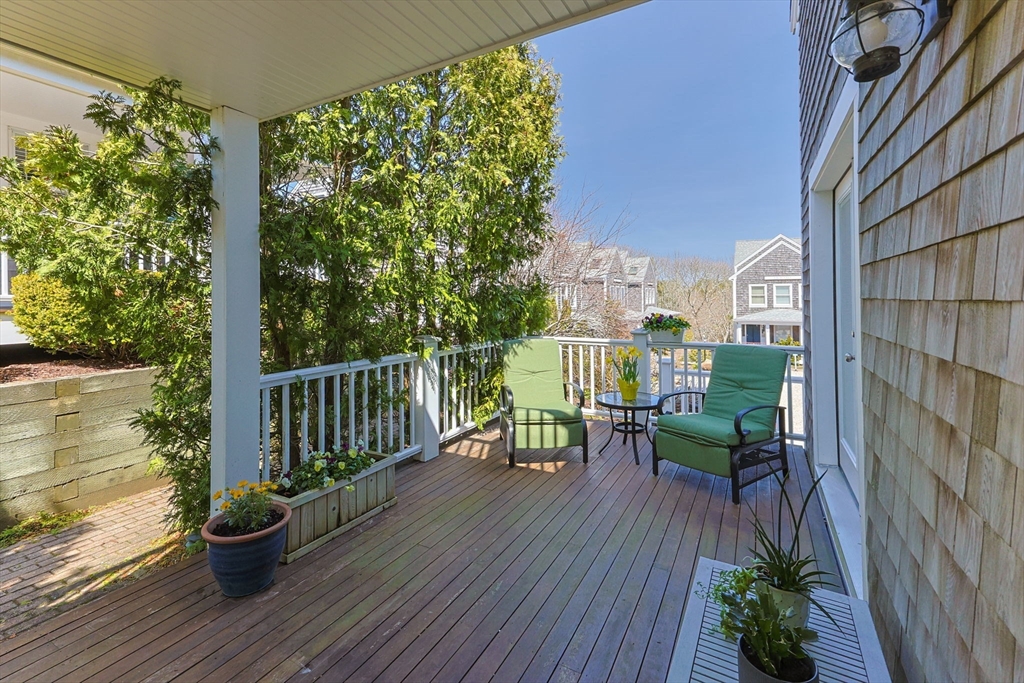 52 Harry Kemp Way # 6 Property Photo 4