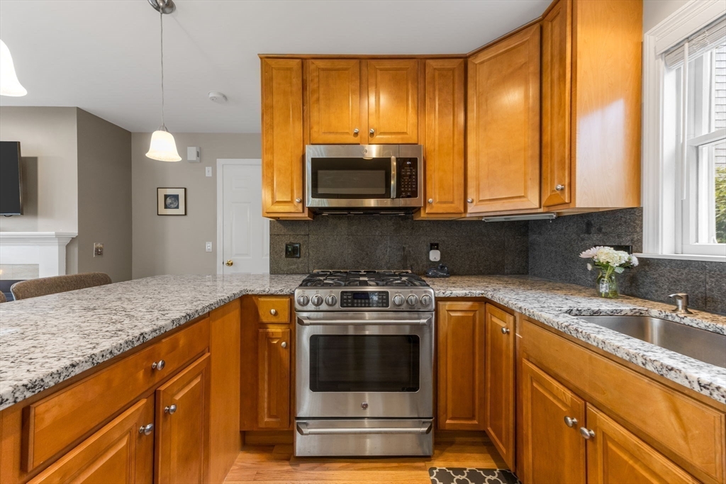 52 Harry Kemp Way # 6 Property Photo 6