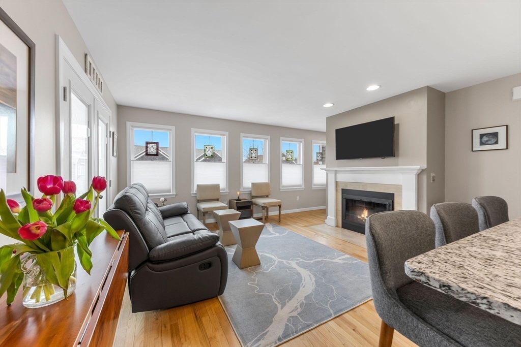 52 Harry Kemp Way # 6 Property Photo 8