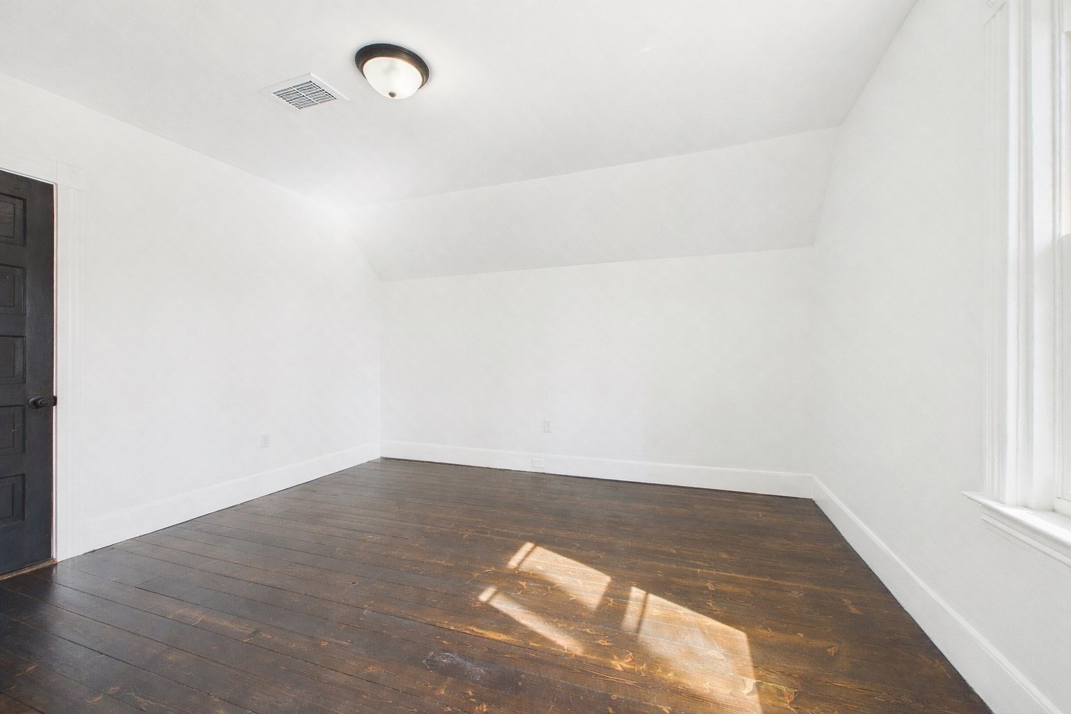 12 Sherman St Property Photo 27