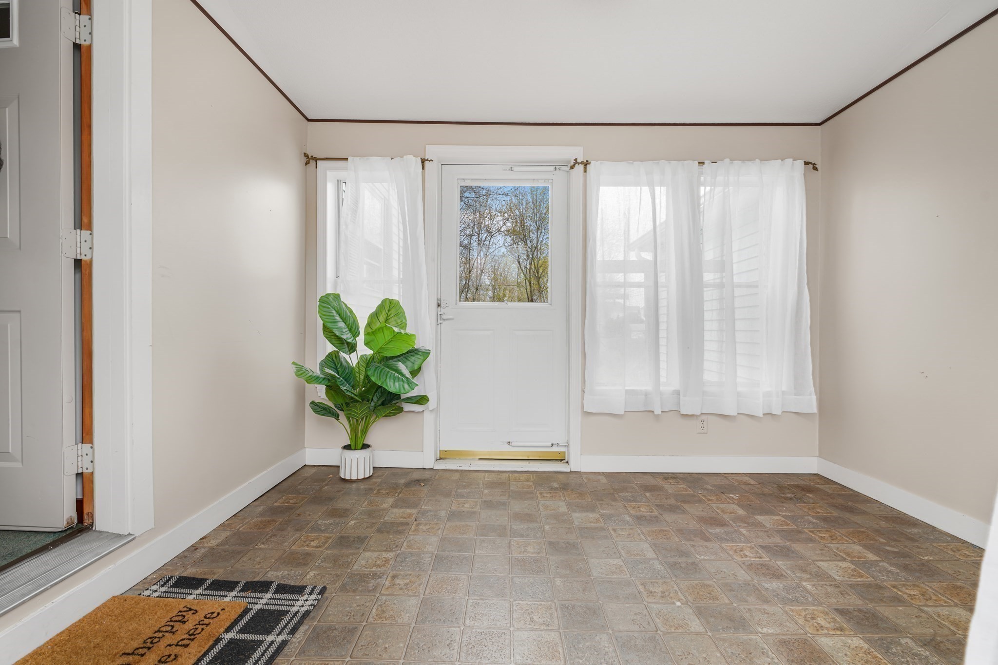 96 Star St Property Photo 7