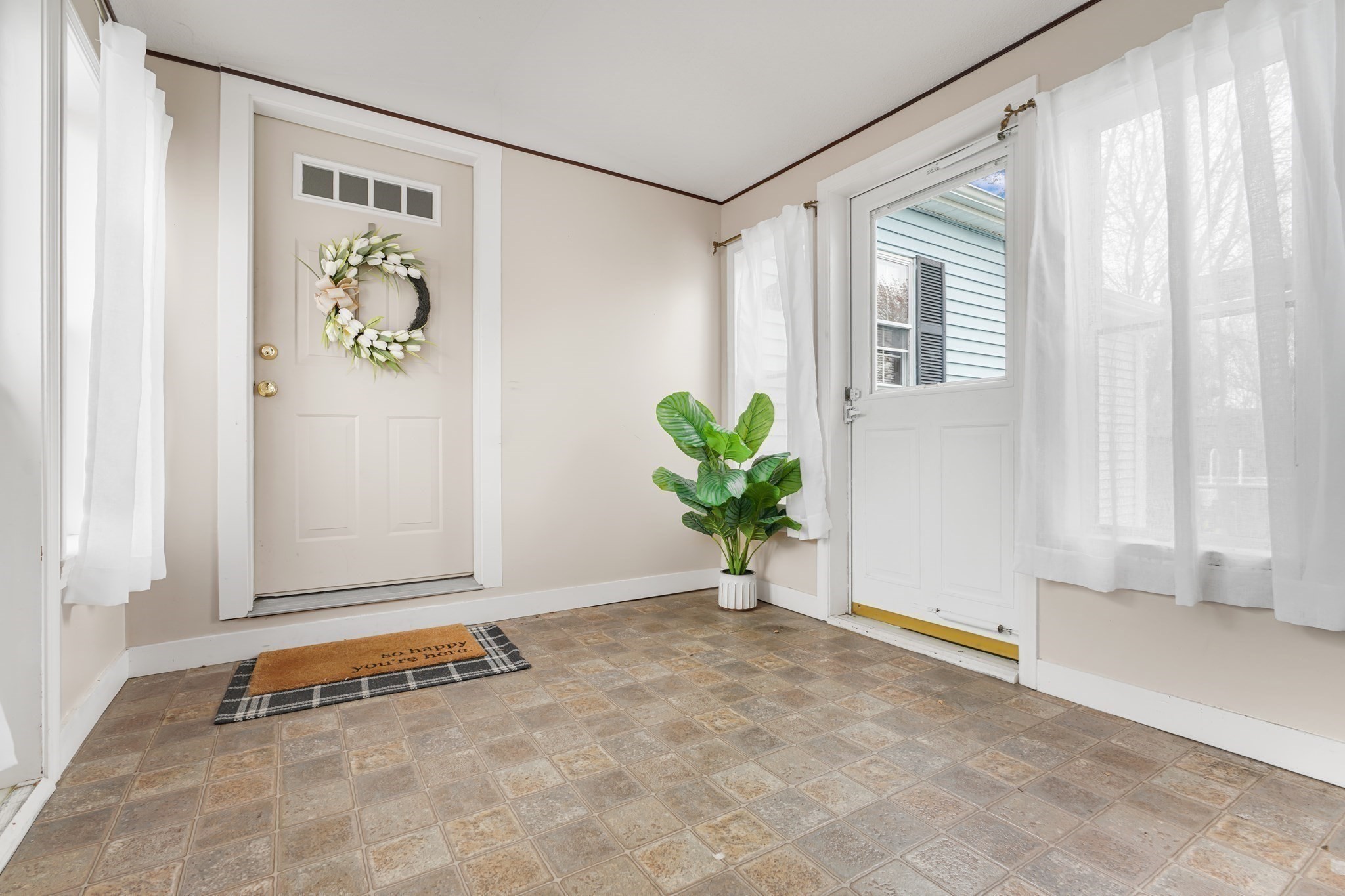 96 Star St Property Photo 8