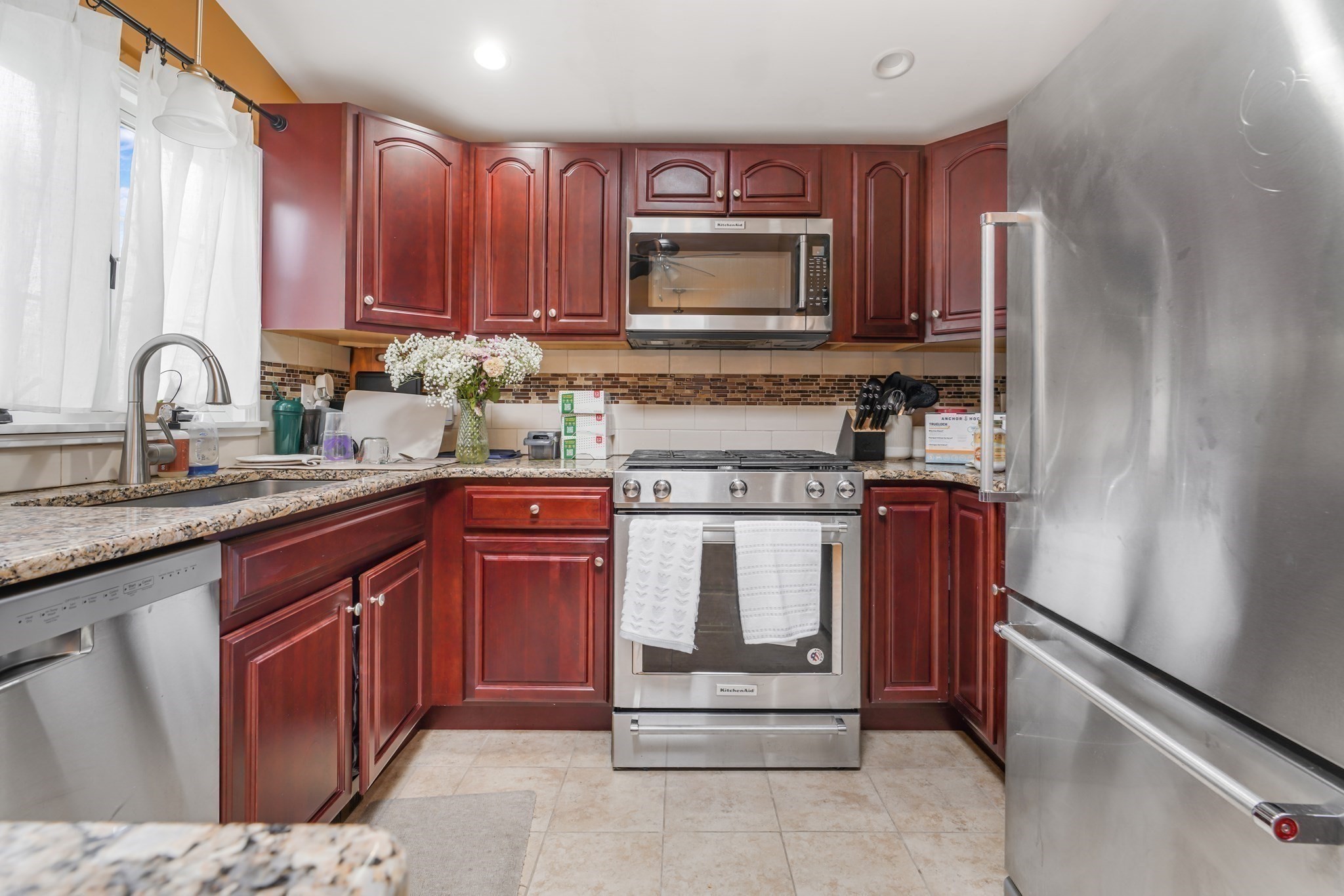 96 Star St Property Photo 9