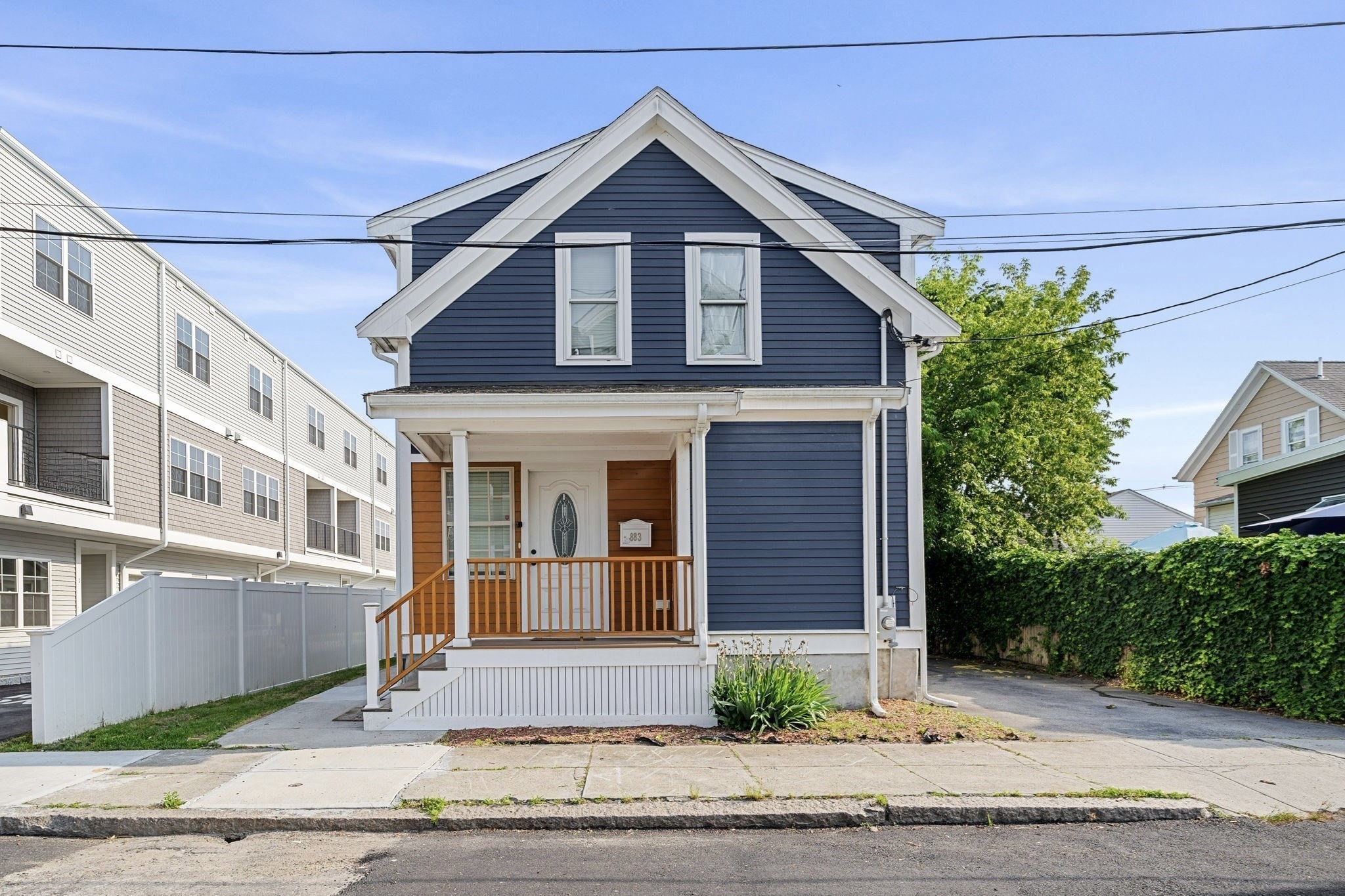 883 Grinnell St Property Photo 3