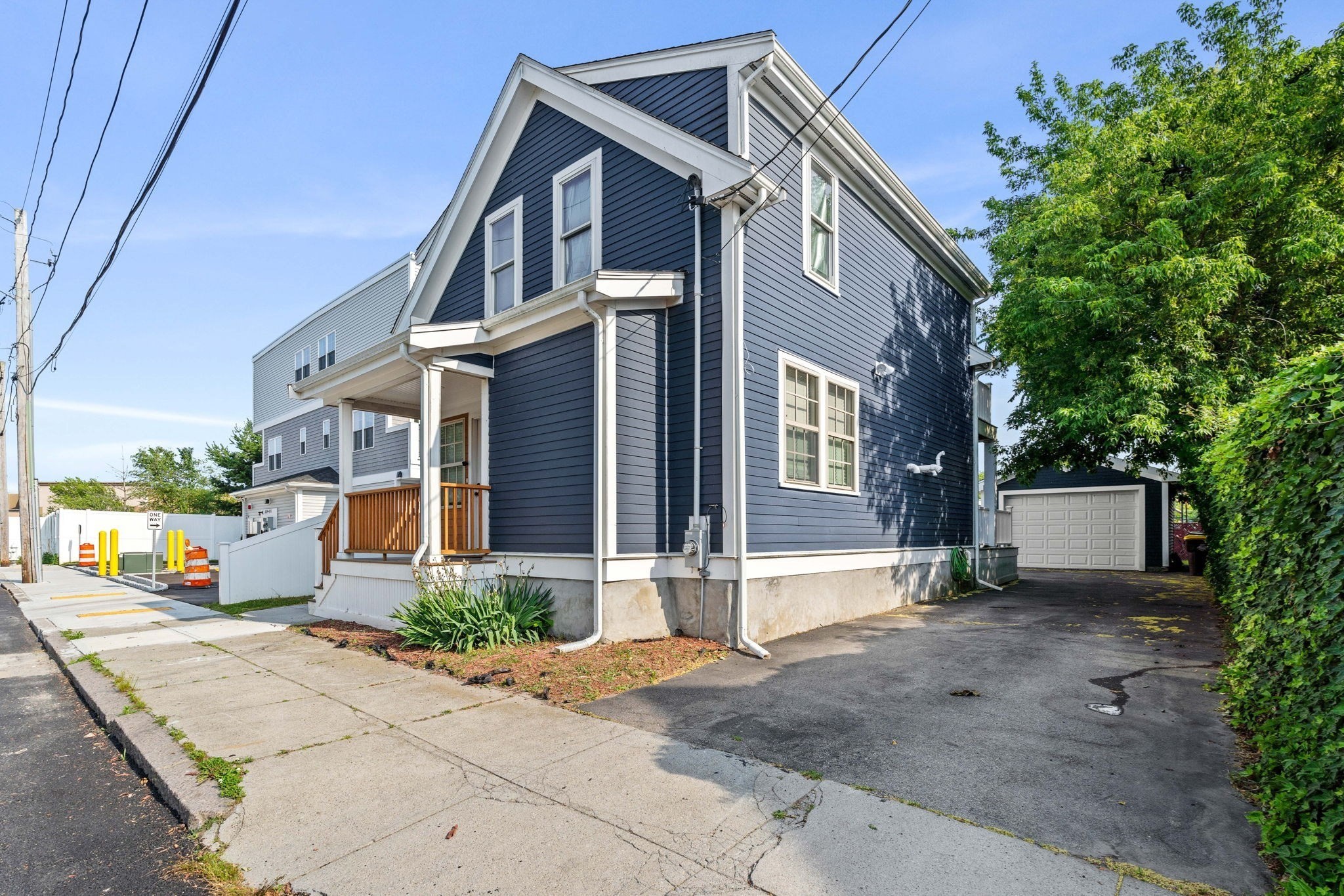 883 Grinnell St Property Photo 4