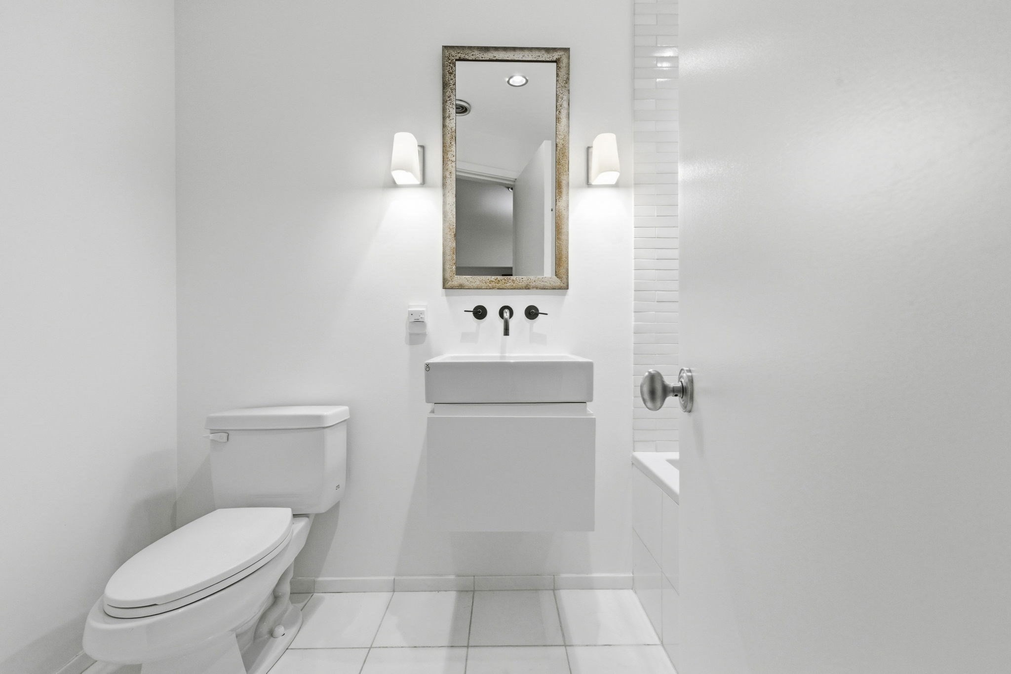 9 W Broadway # 618 Property Photo 6
