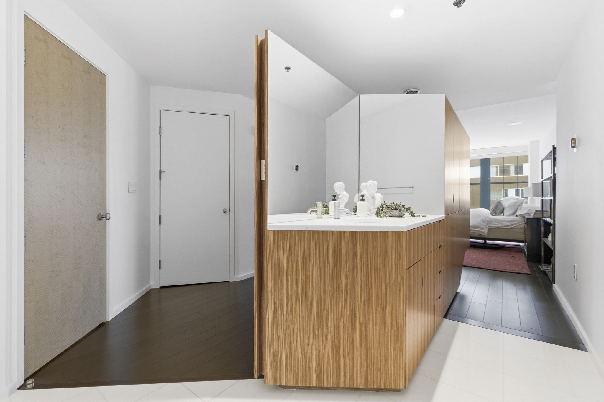 9 W Broadway # 618 Property Photo 12