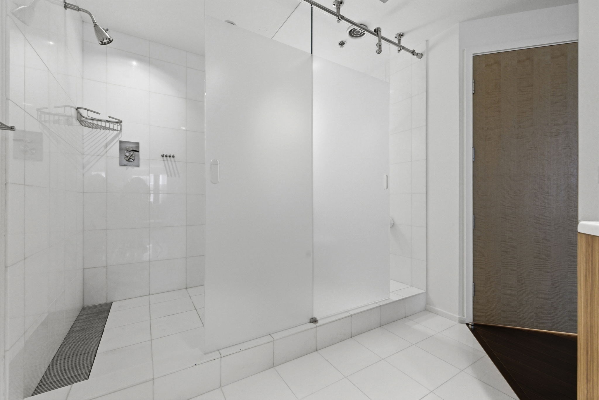 9 W Broadway # 618 Property Photo 14