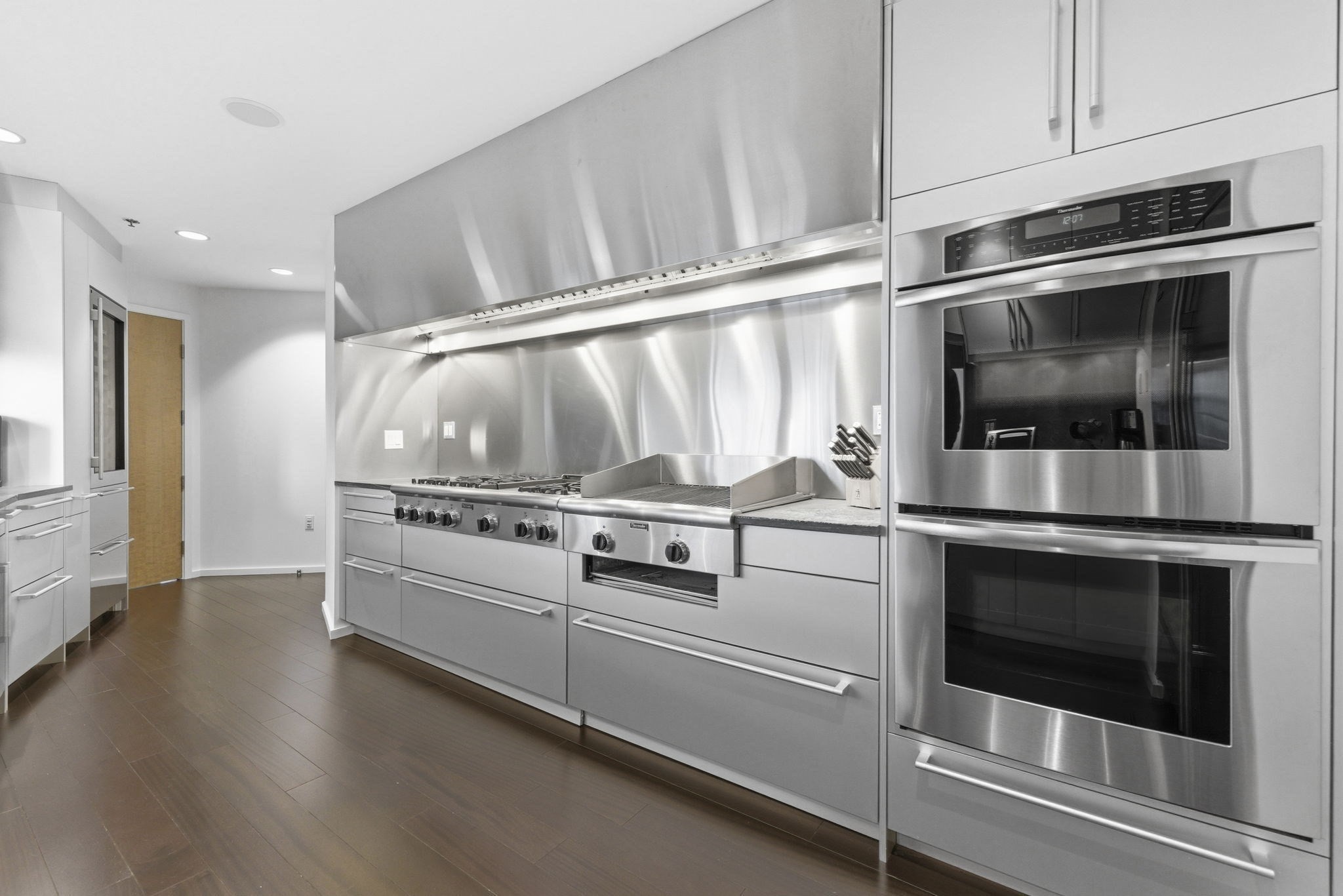 9 W Broadway # 618 Property Photo 17