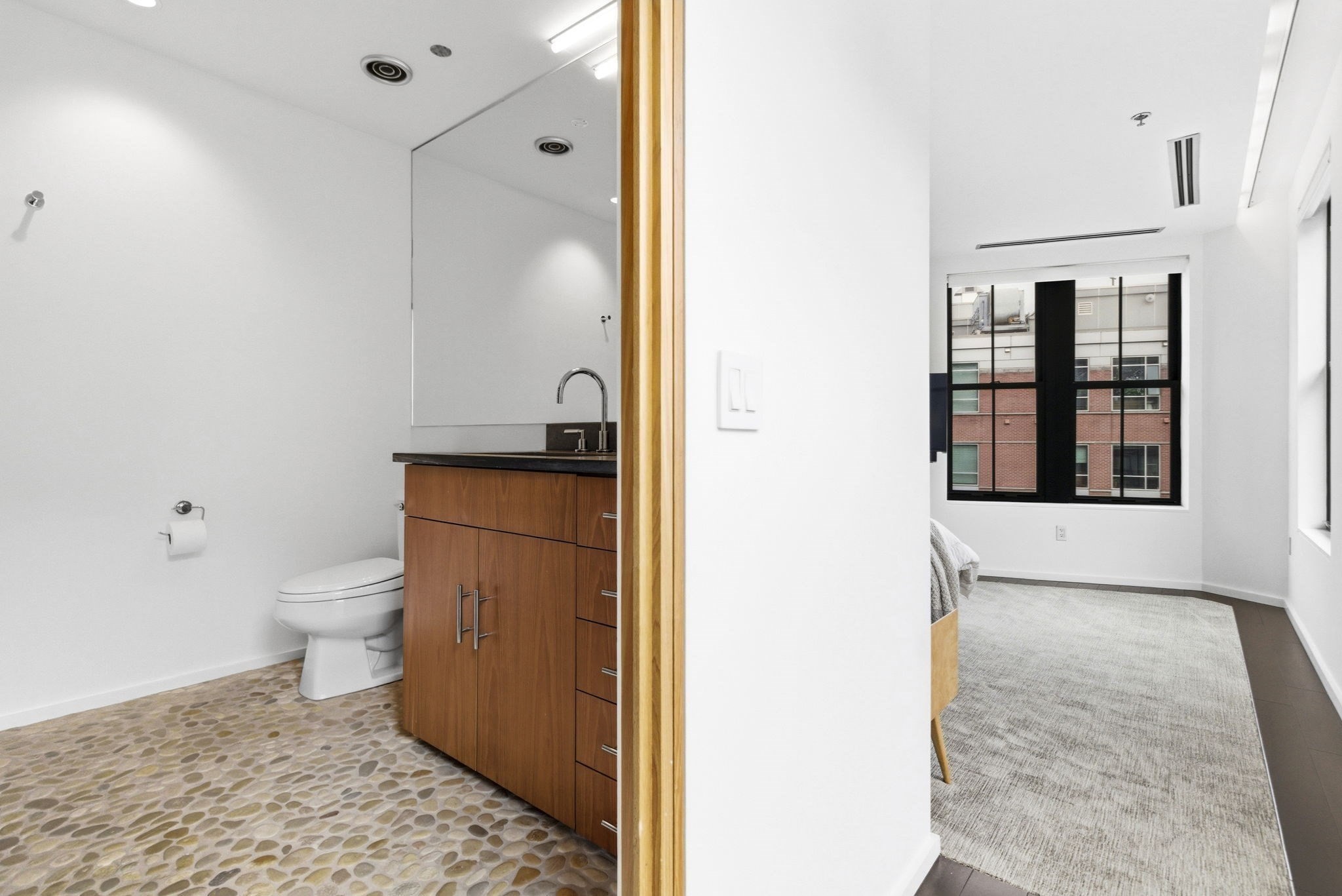 9 W Broadway # 618 Property Photo 28