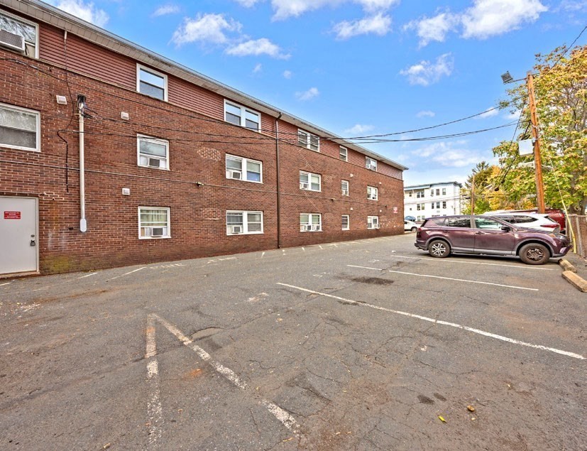 108 Franklin St Property Photo 4