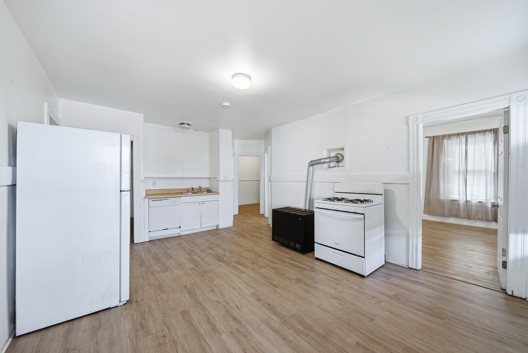 119 Woodland St Property Photo 5