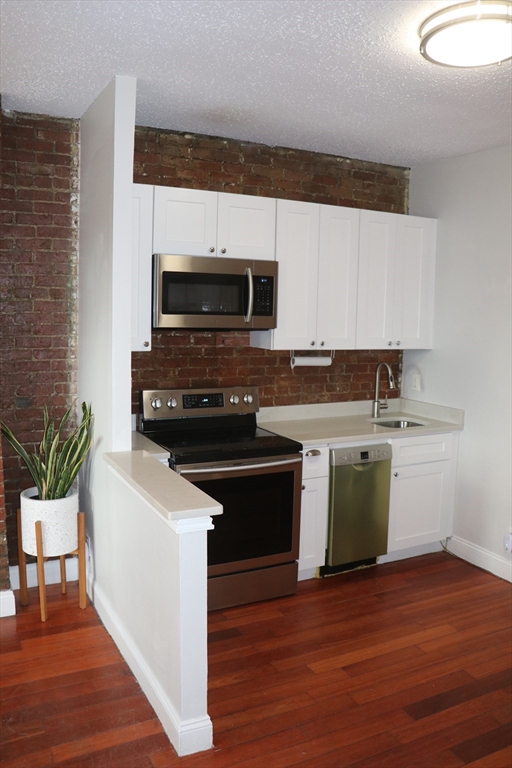 320 Warren St # 2 Property Photo 3