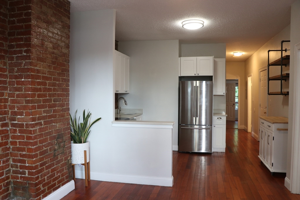 320 Warren St # 2 Property Photo 8