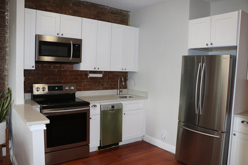 320 Warren St # 2 Property Photo 9