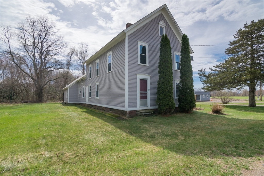 464 Main Rd Property Photo 2