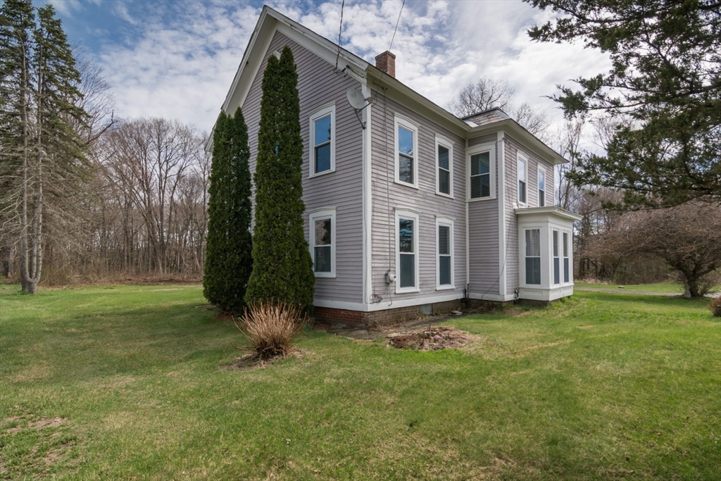 464 Main Rd Property Photo 3