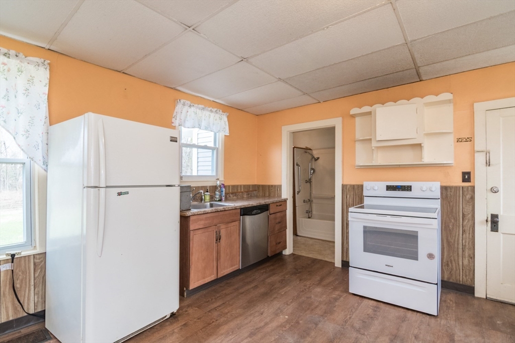 464 Main Rd Property Photo 11