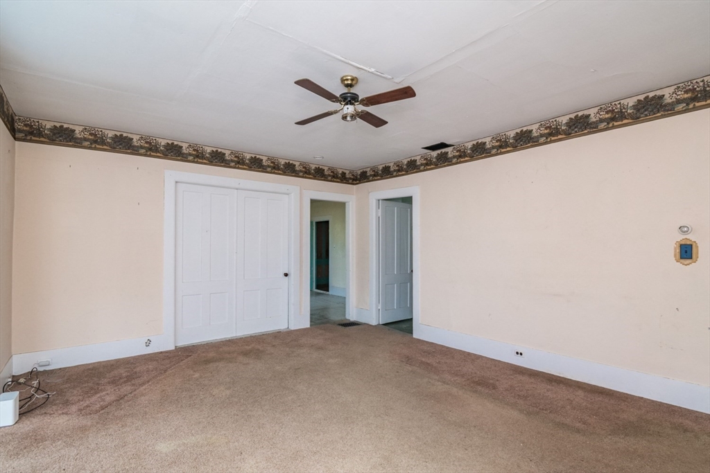464 Main Rd Property Photo 13