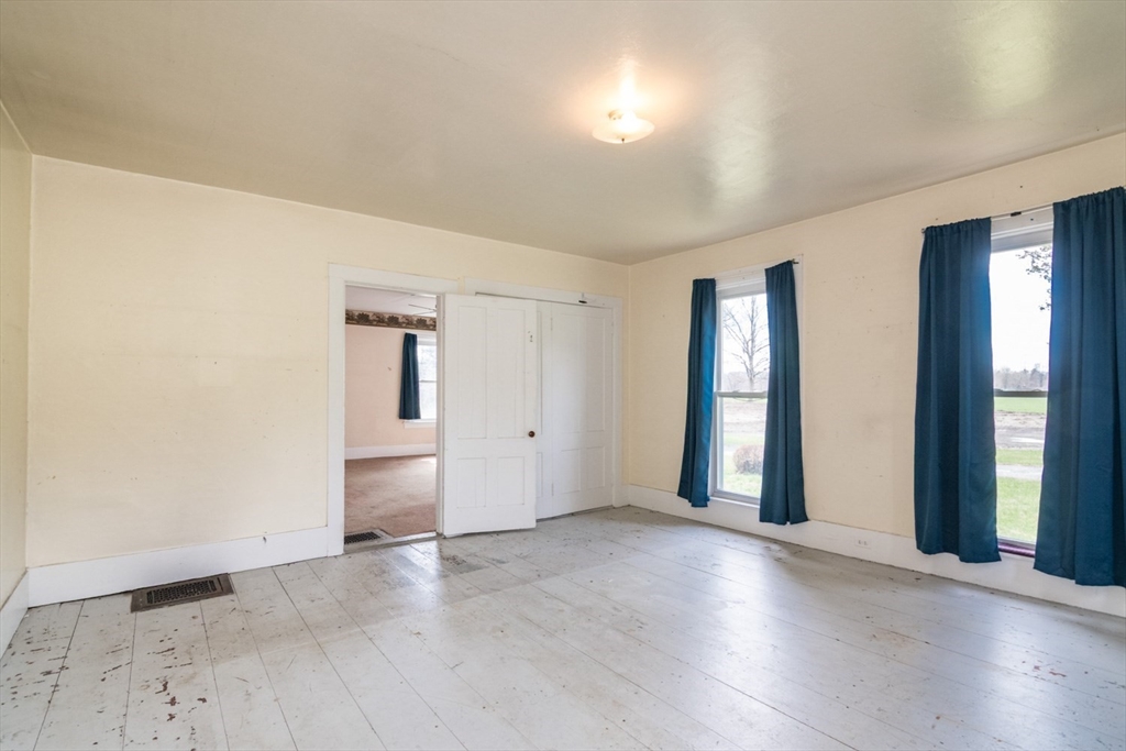 464 Main Rd Property Photo 14