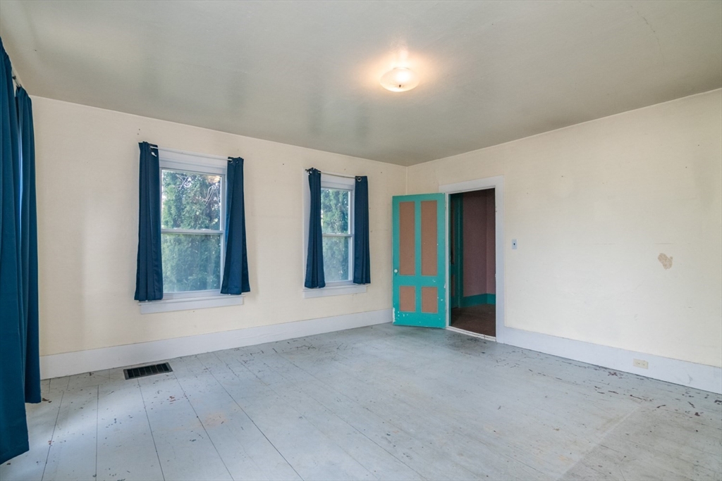 464 Main Rd Property Photo 15