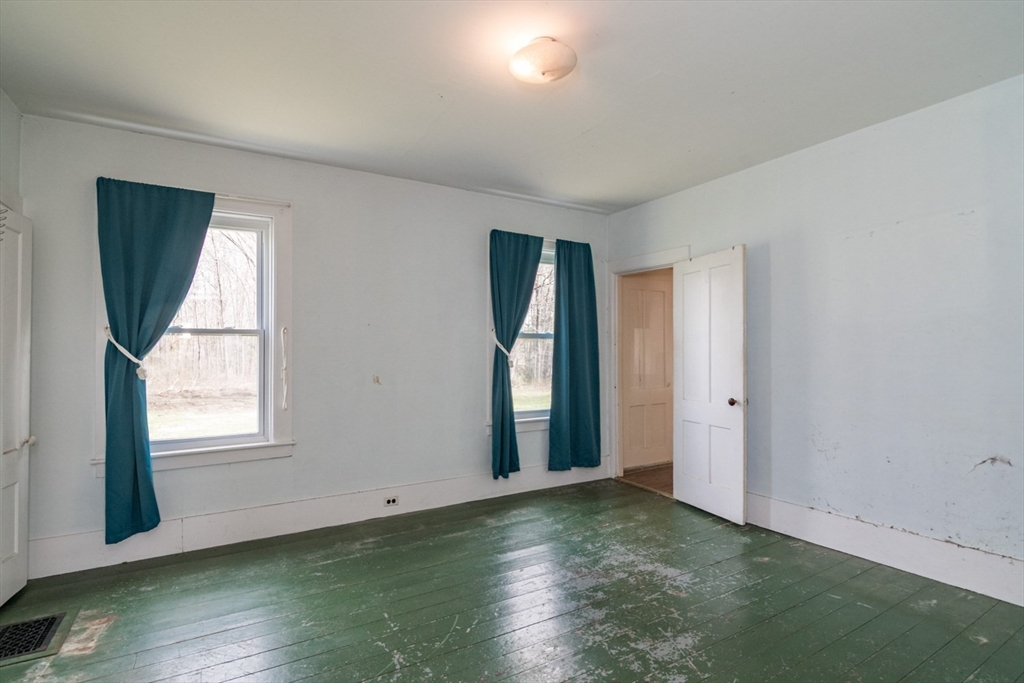 464 Main Rd Property Photo 22