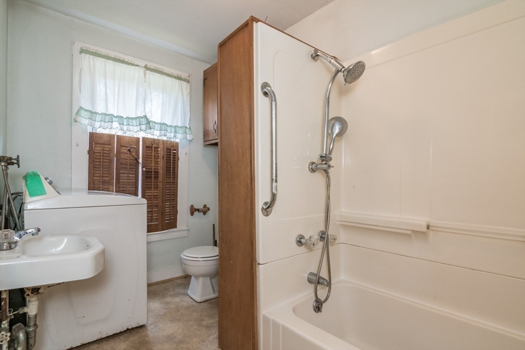 464 Main Rd Property Photo 25