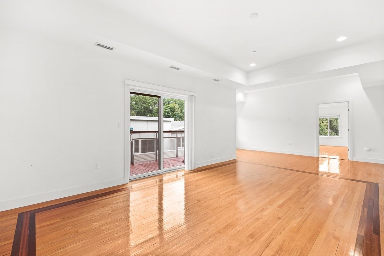 310 Hammond Pond Pkwy # 301 Property Photo 10