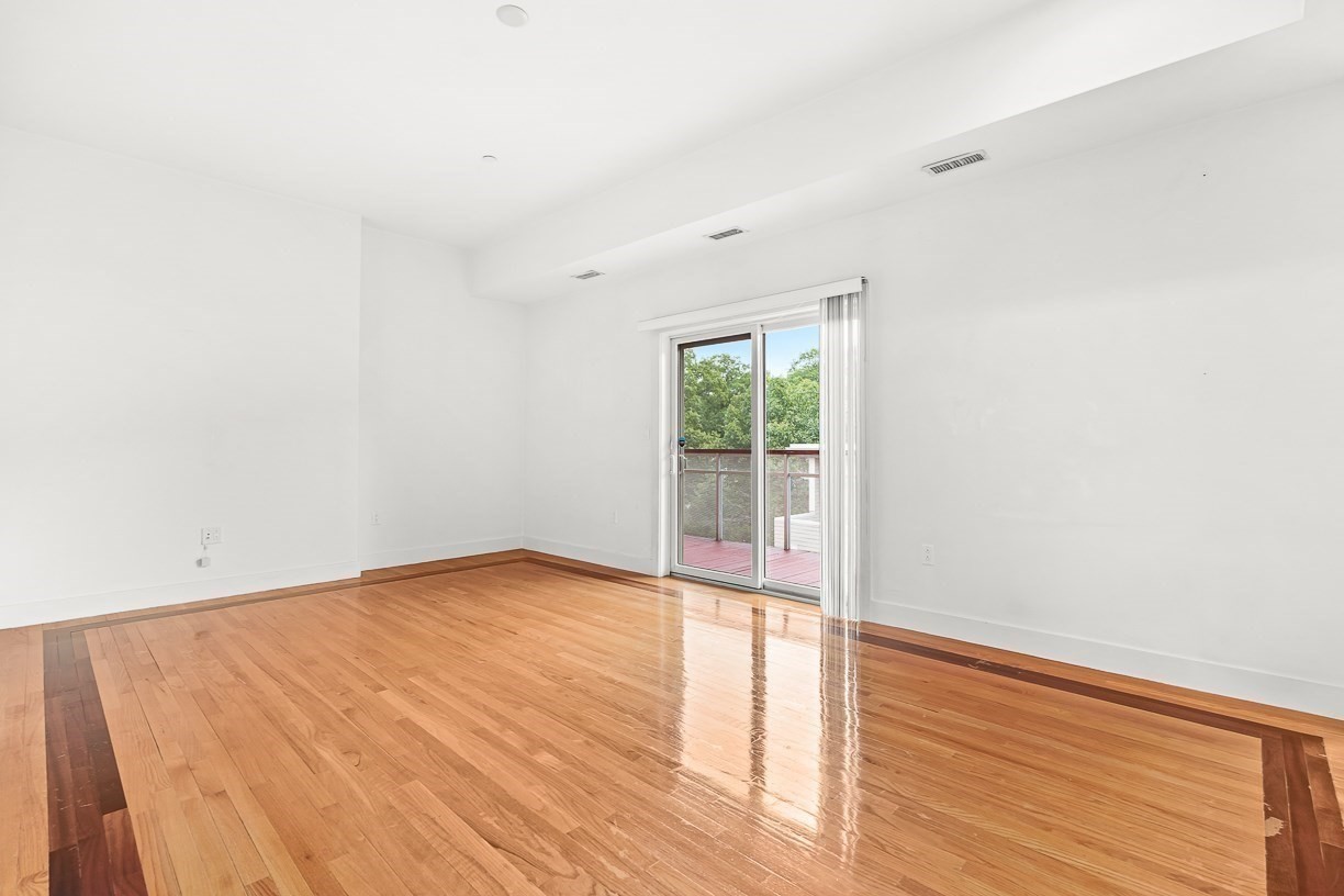 310 Hammond Pond Pkwy # 301 Property Photo 14
