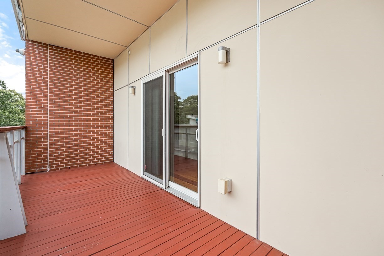 310 Hammond Pond Pkwy # 301 Property Photo 15