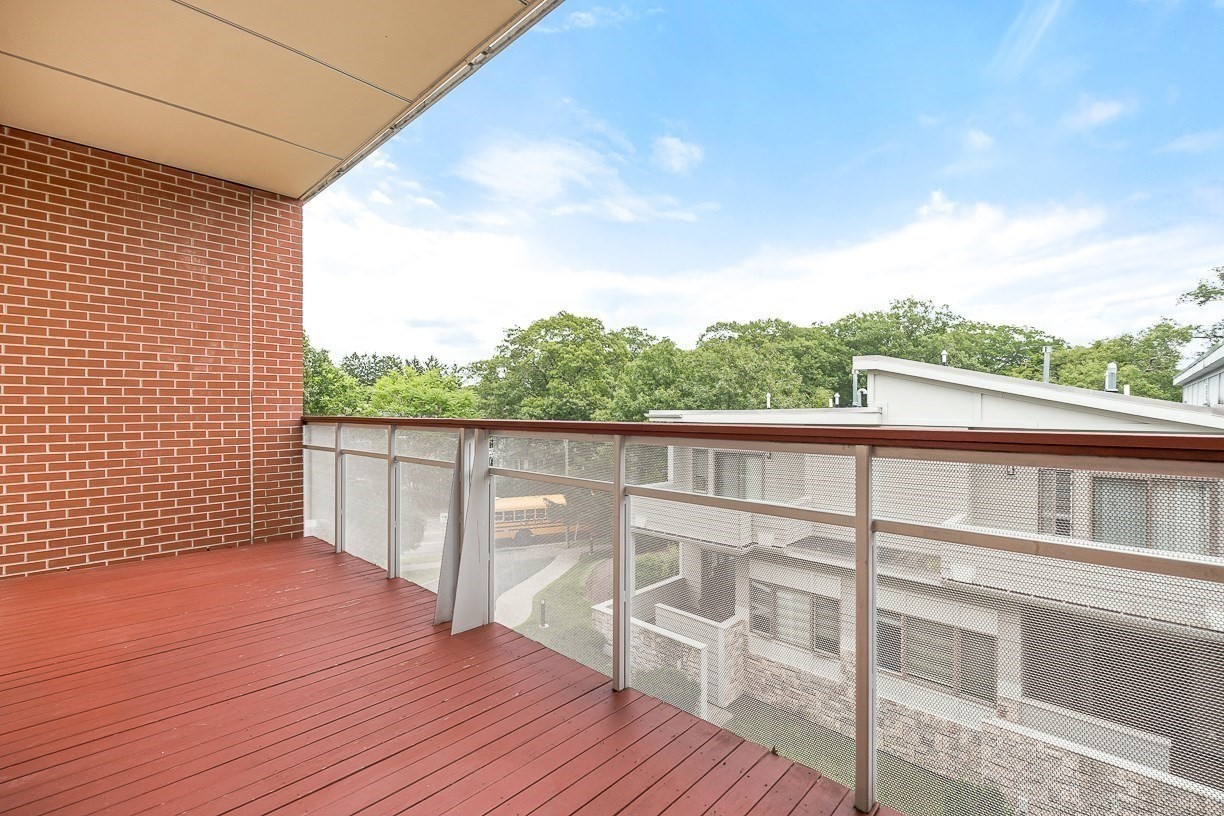 310 Hammond Pond Pkwy # 301 Property Photo 16