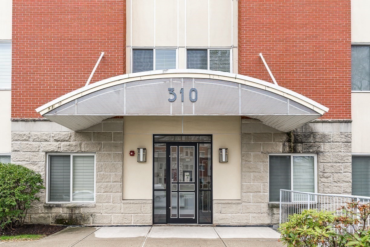 310 Hammond Pond Pkwy # 301 Property Photo 32